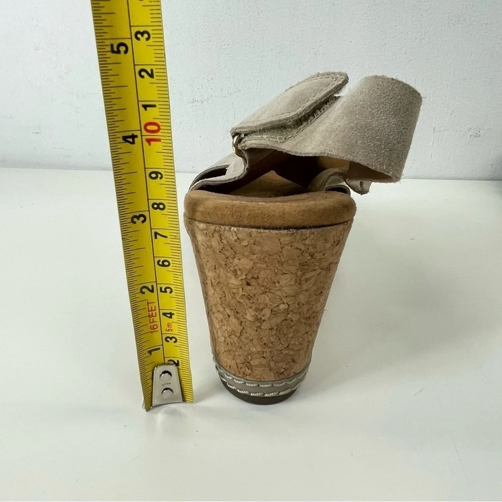 Clarks Helio Float Wedge Sandal in Tan Suede Size 10 Wide